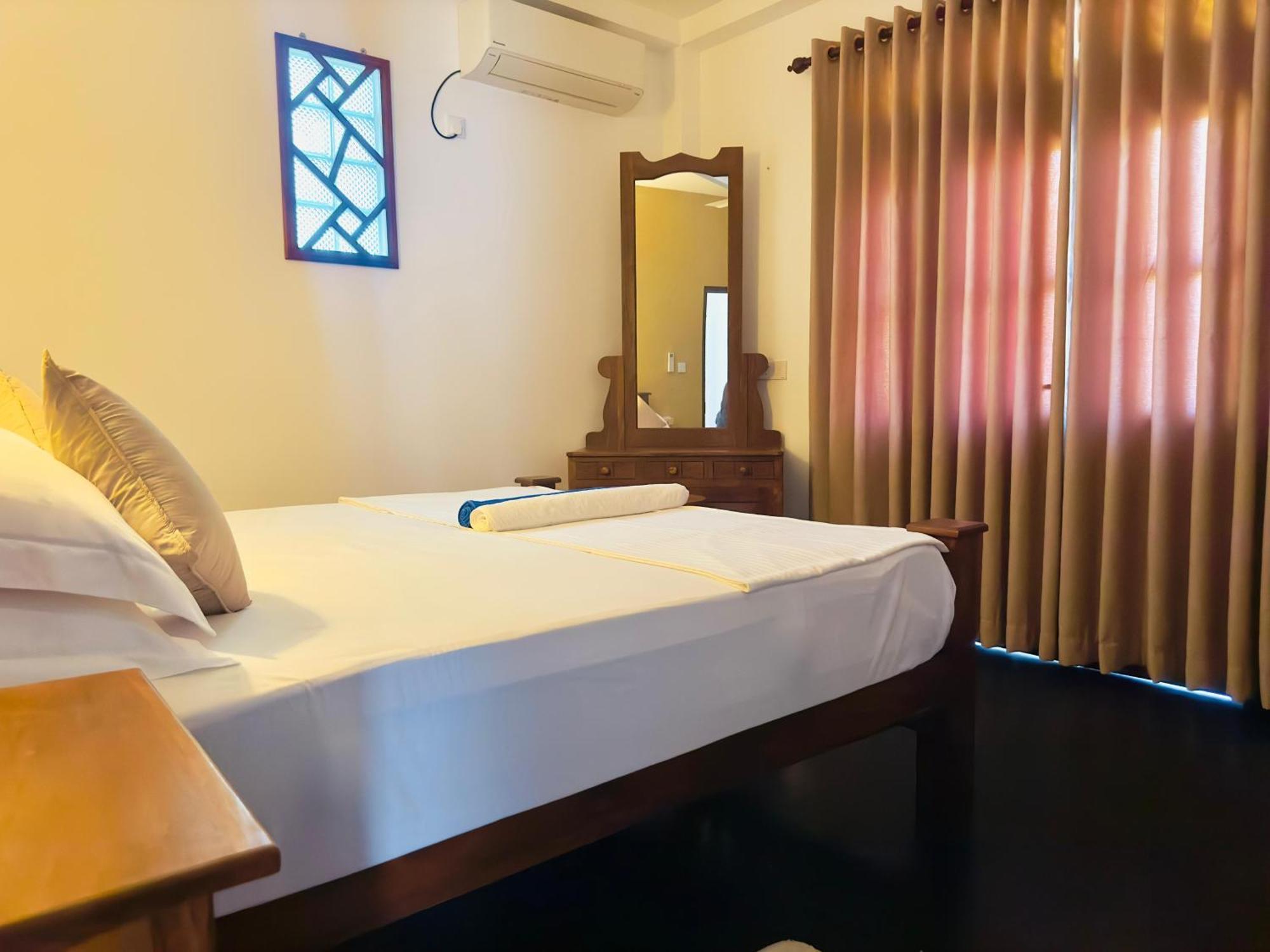 Villa Halcyon Rest Hikkaduwa Esterno foto
