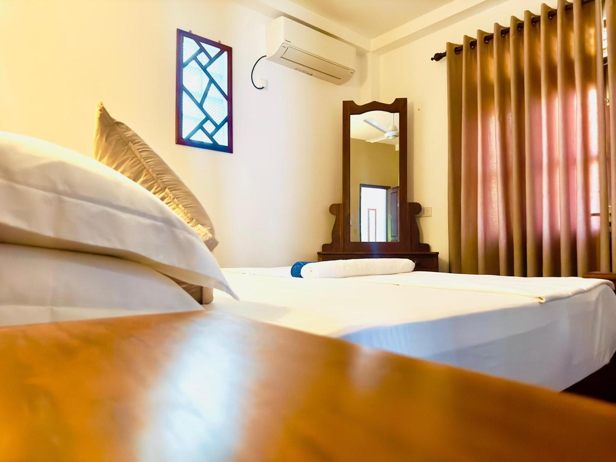 Villa Halcyon Rest Hikkaduwa Esterno foto