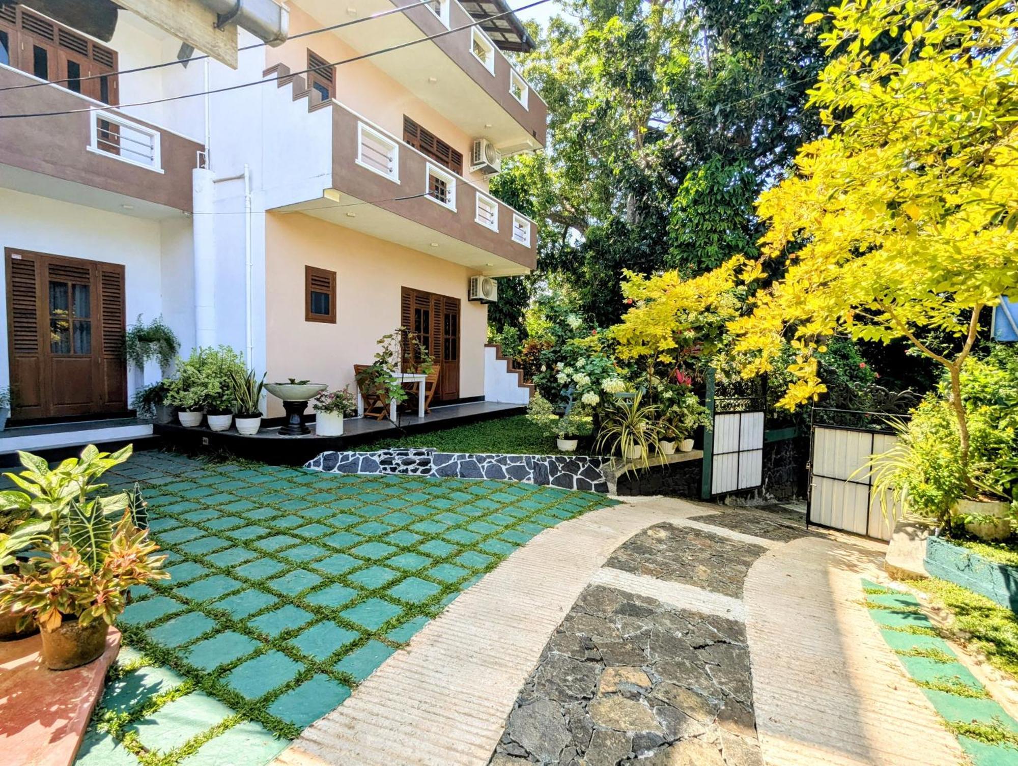 Villa Halcyon Rest Hikkaduwa Esterno foto