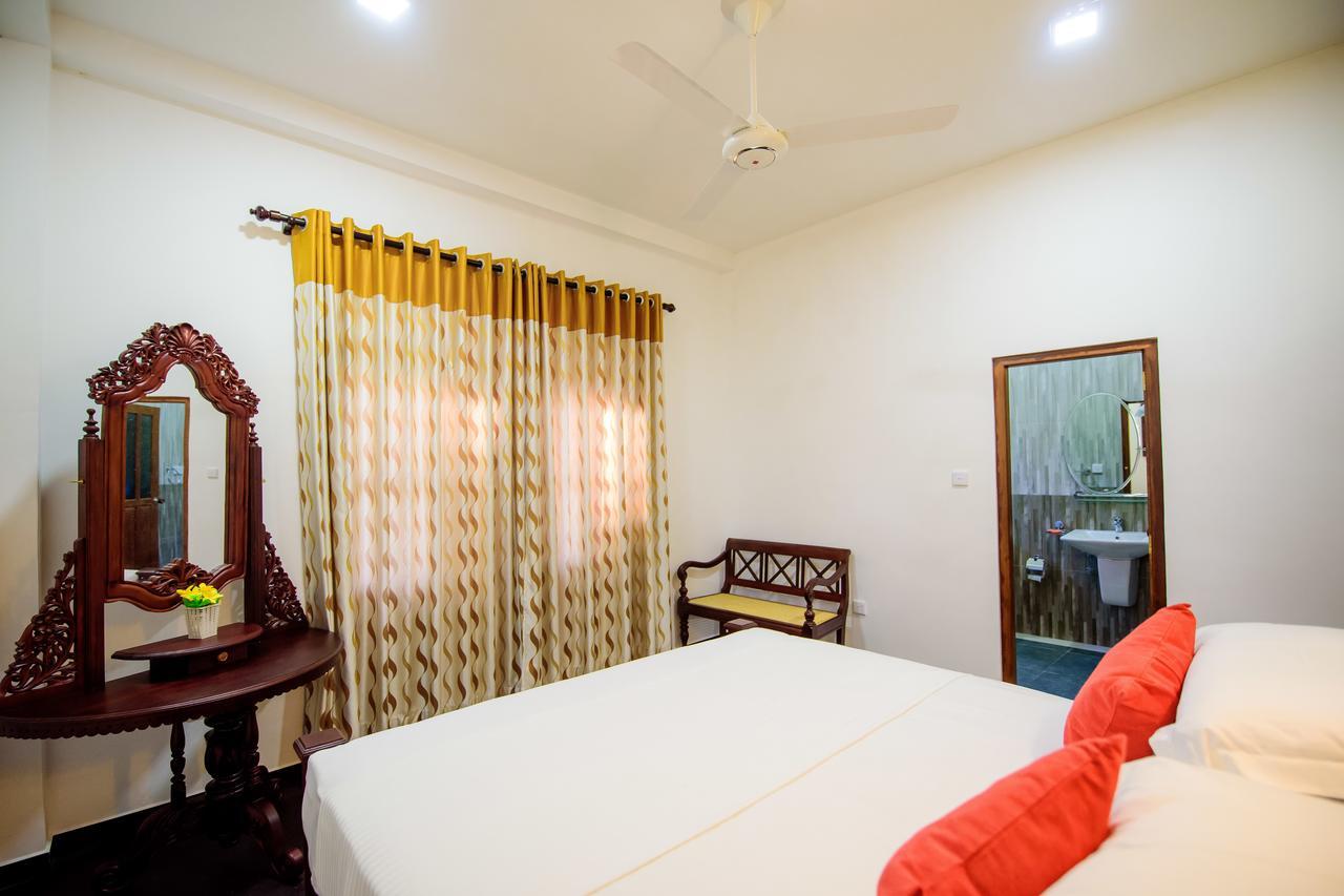 Villa Halcyon Rest Hikkaduwa Esterno foto