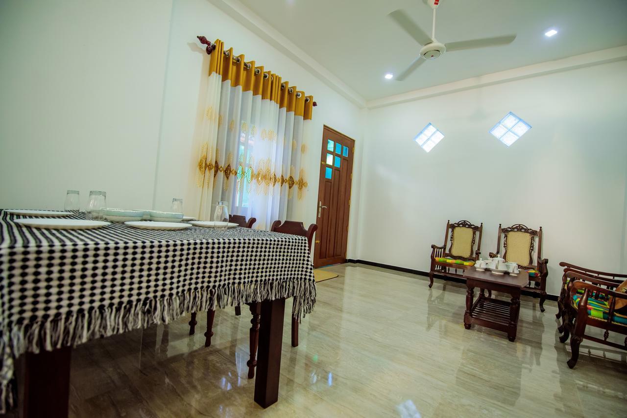 Villa Halcyon Rest Hikkaduwa Esterno foto