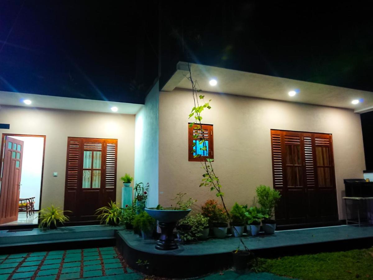 Villa Halcyon Rest Hikkaduwa Esterno foto
